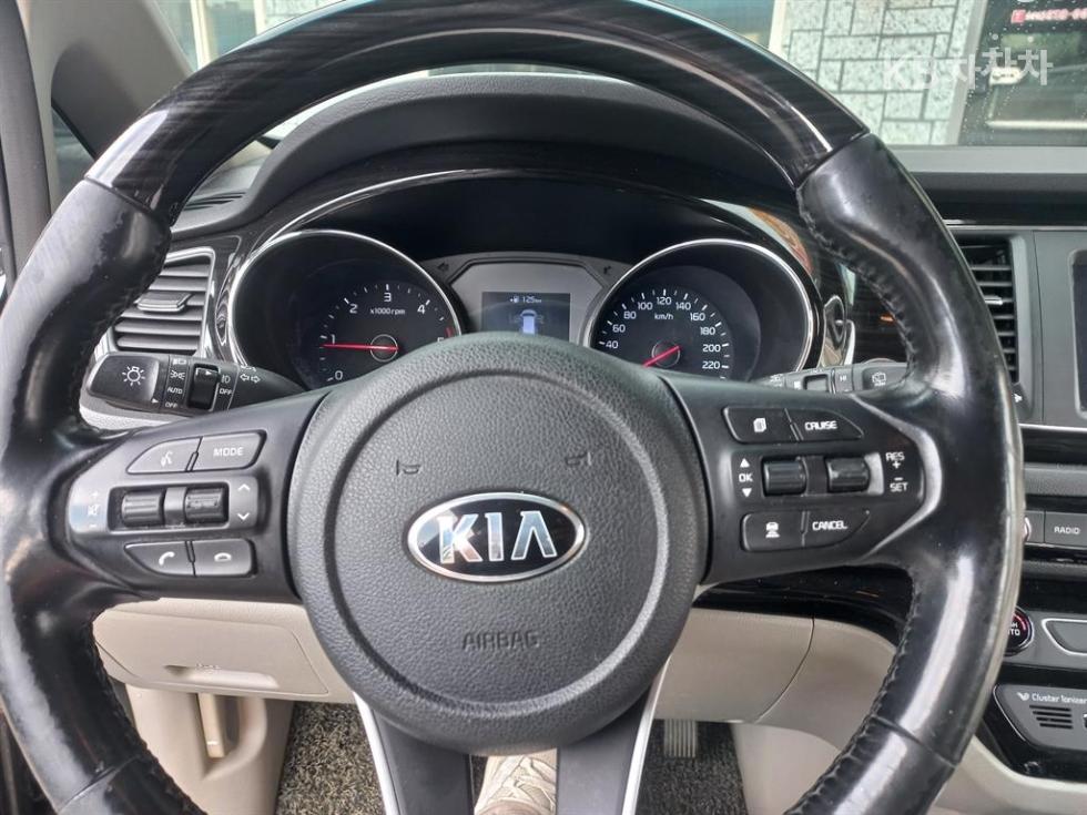 Kia Carnival — miniaturë 14
