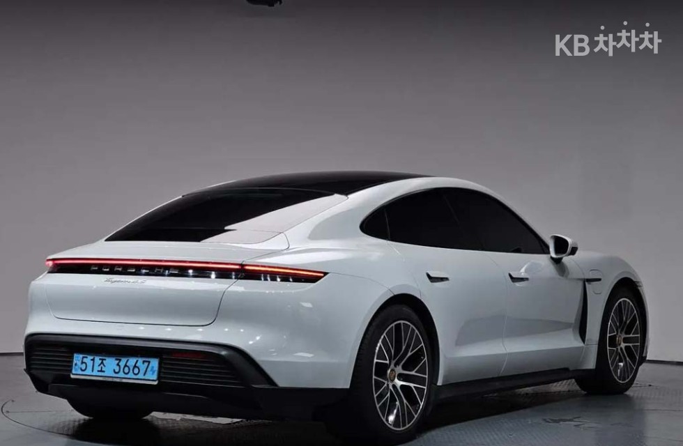 Porsche Taycan — miniaturë 2