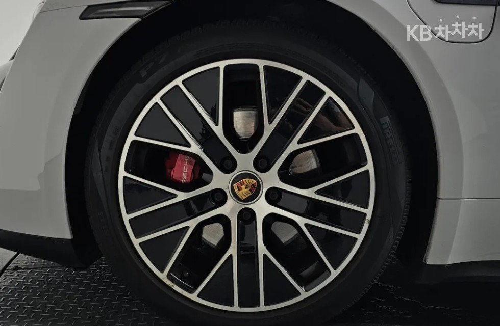 Porsche Taycan — miniaturë 5