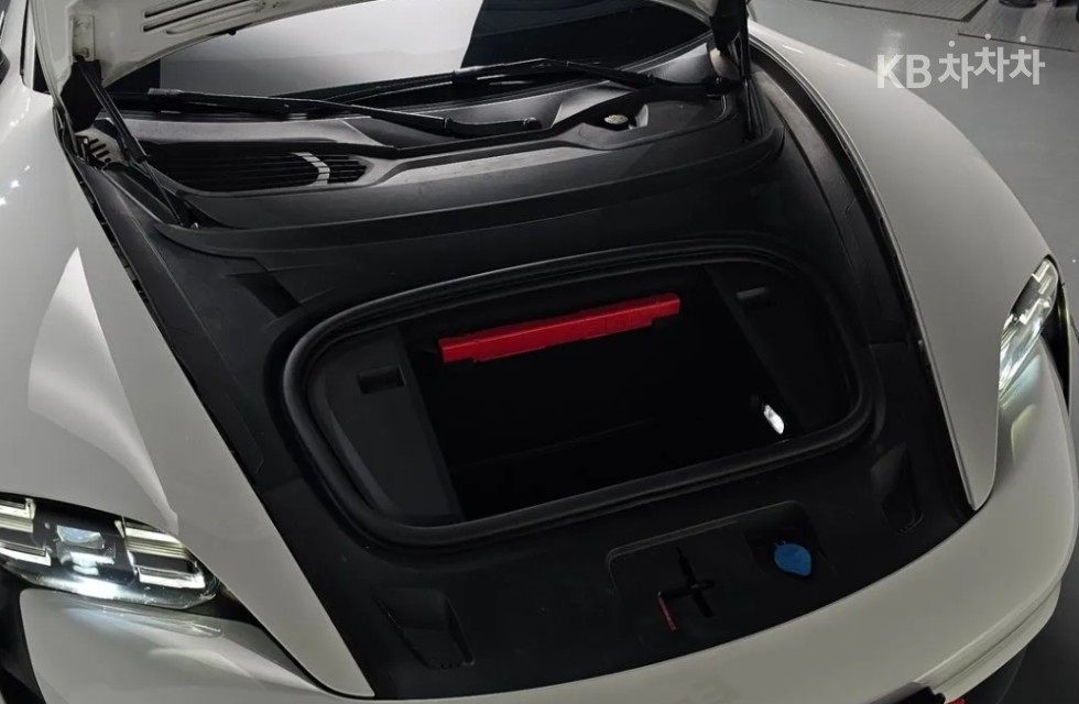 Porsche Taycan — miniaturë 6
