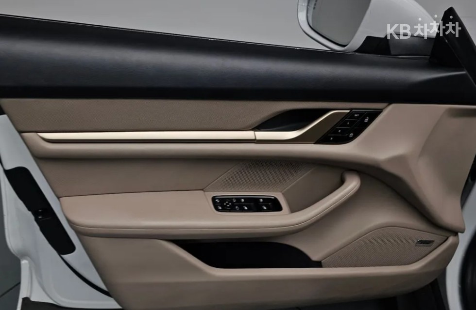 Porsche Taycan — miniaturë 10