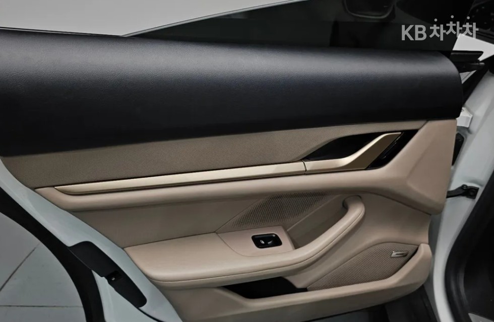 Porsche Taycan — miniaturë 11