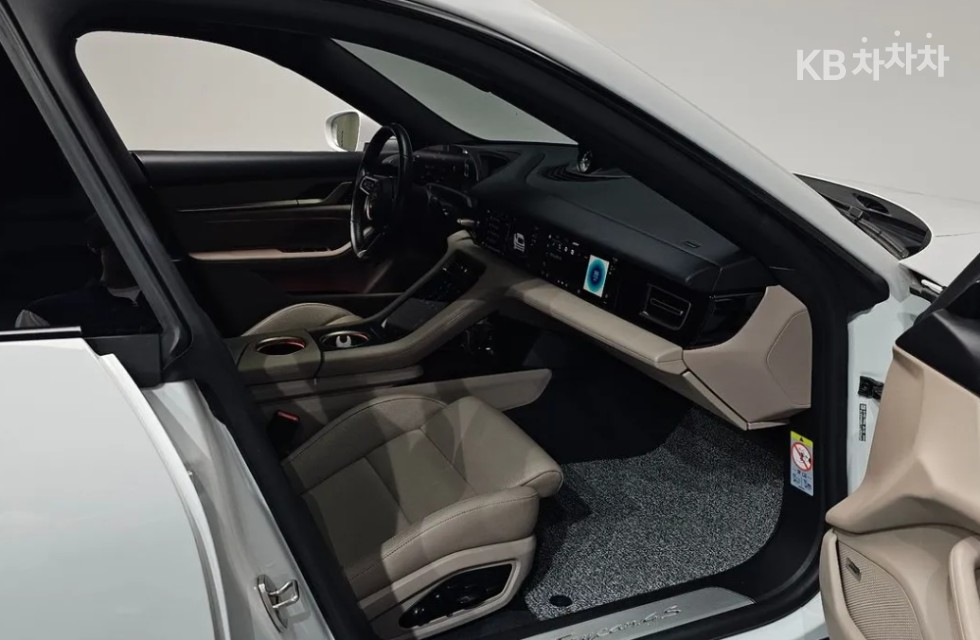 Porsche Taycan — miniaturë 14