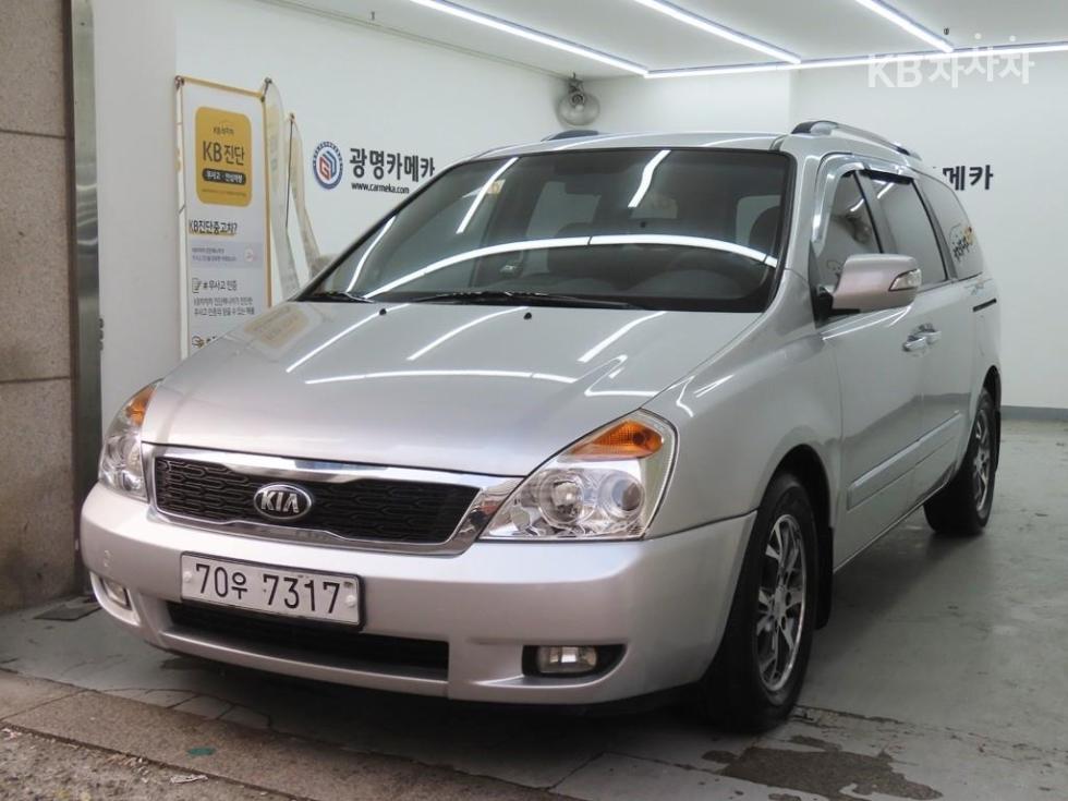 Kia Carnival — miniaturë 2