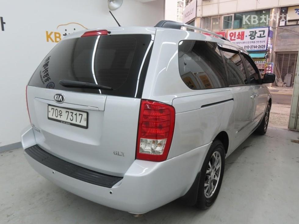Kia Carnival — miniaturë 3