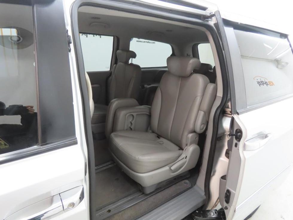 Kia Carnival — miniaturë 6