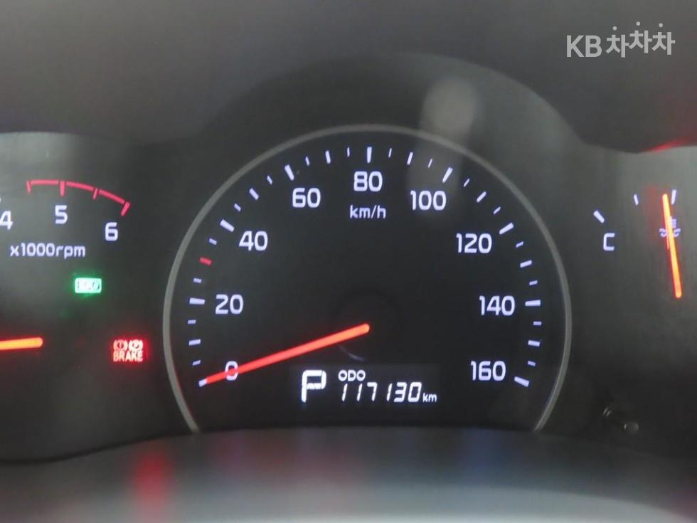 Kia Carnival — miniaturë 8