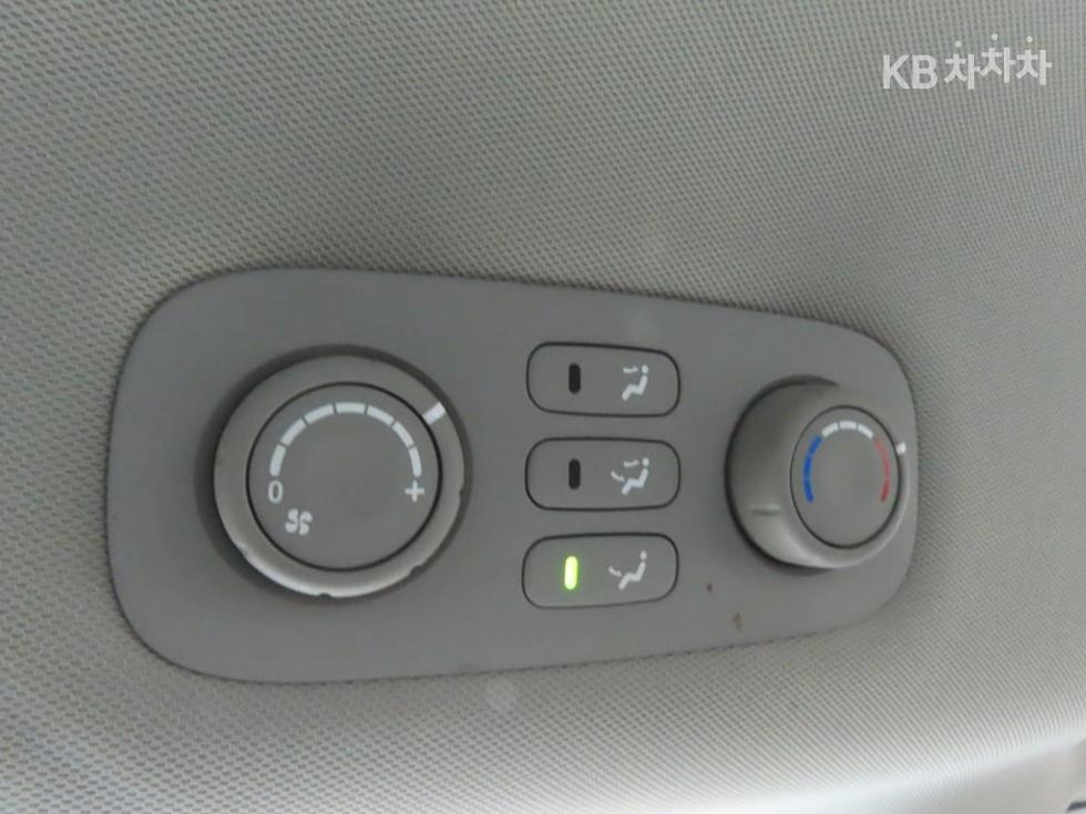 Kia Carnival — miniaturë 15