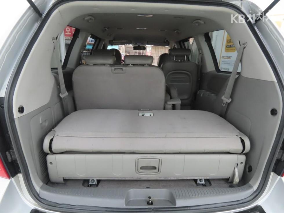 Kia Carnival — miniaturë 18