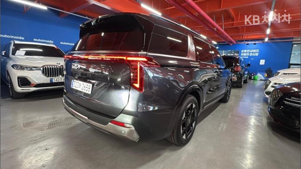 Kia Carnival — miniaturë 4