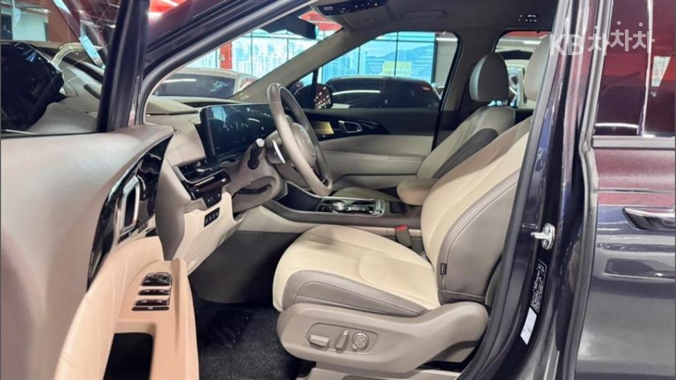 Kia Carnival — miniaturë 6