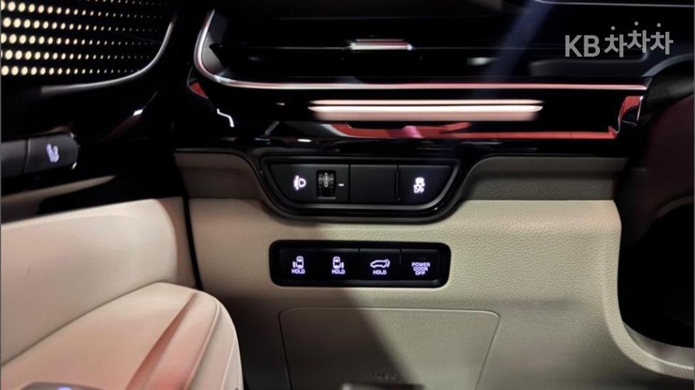 Kia Carnival — miniaturë 18