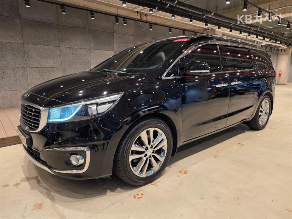 Kia Carnival — miniaturë 2