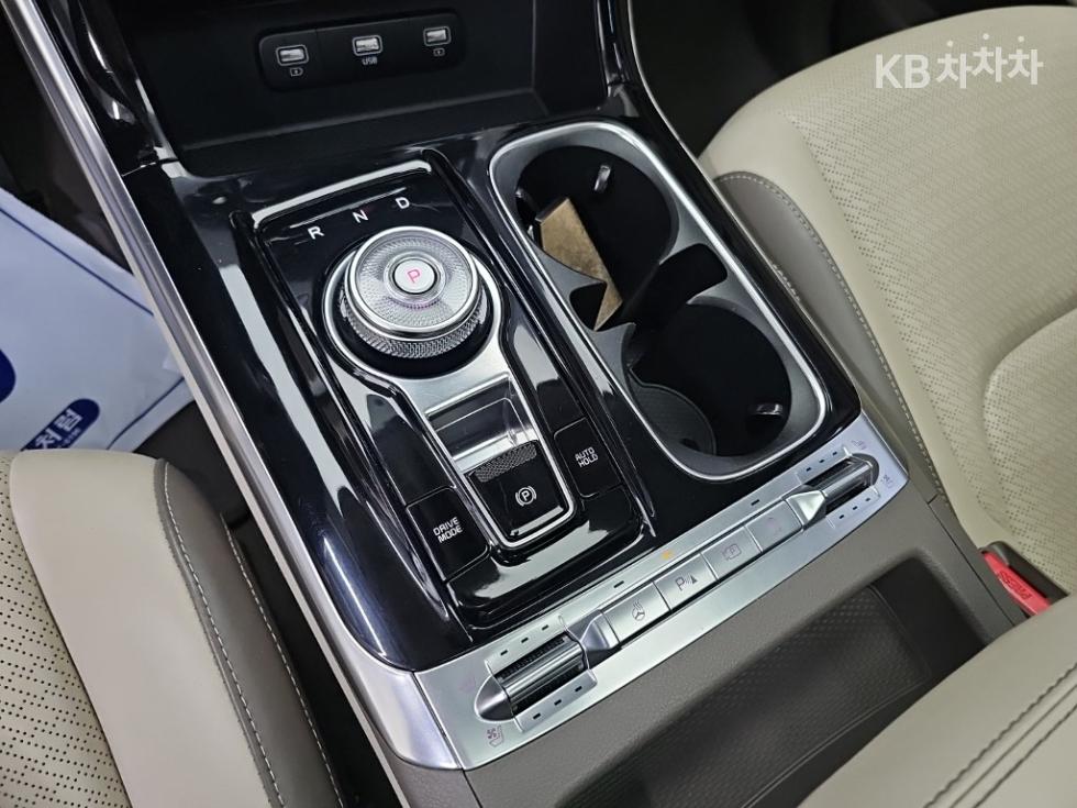 Kia Carnival — miniaturë 8