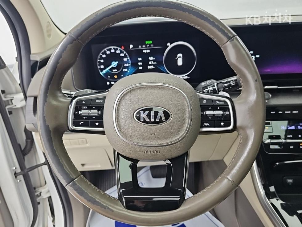 Kia Carnival — miniaturë 9