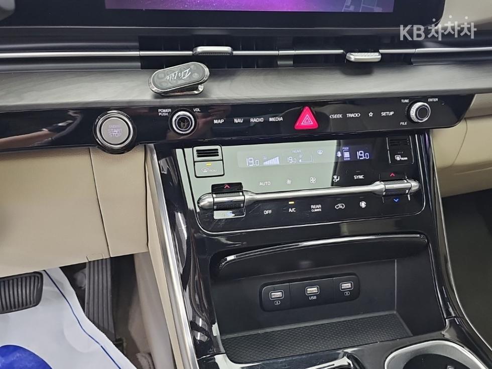 Kia Carnival — miniaturë 10