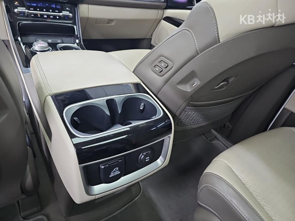 Kia Carnival — miniaturë 13