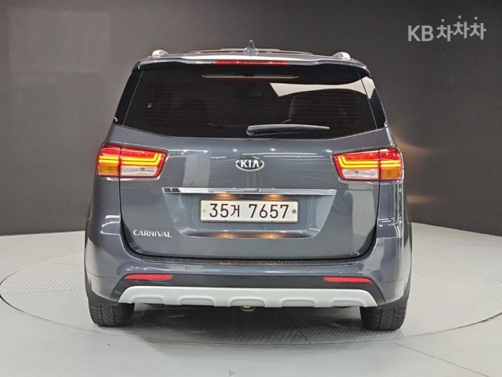 Kia Carnival — miniaturë 3