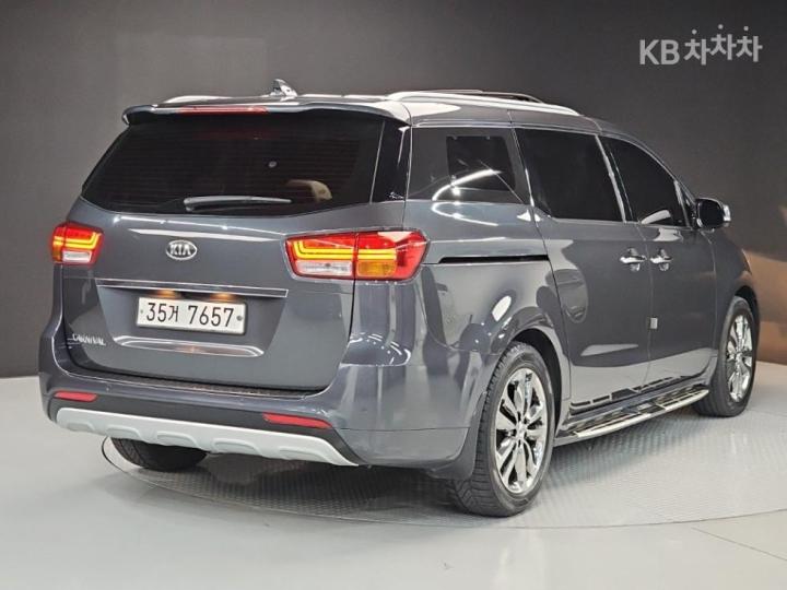 Kia Carnival — miniaturë 4