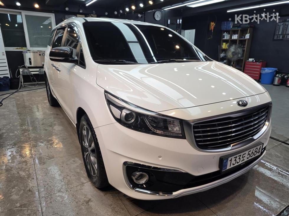 Kia Carnival — miniaturë 2