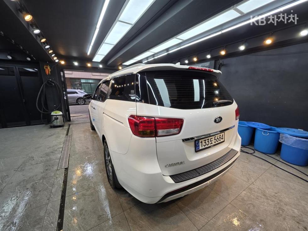 Kia Carnival — miniaturë 4
