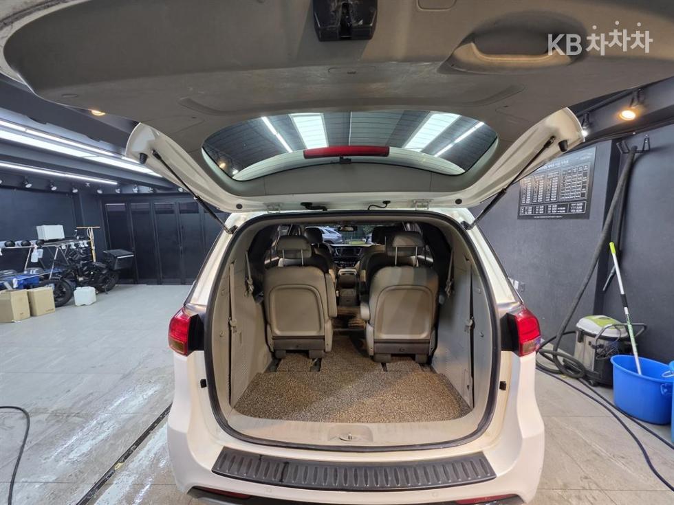 Kia Carnival — miniaturë 7