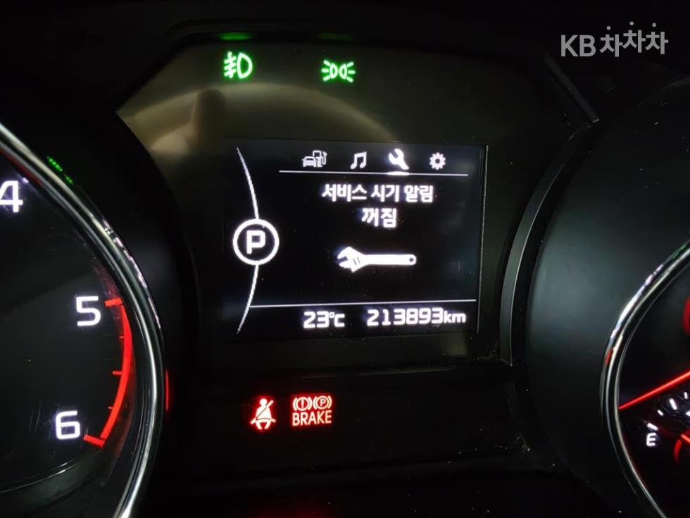 Kia Carnival — miniaturë 10