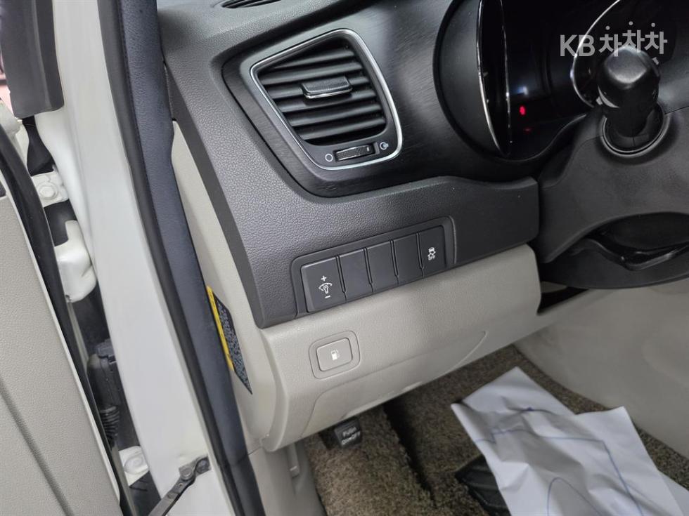 Kia Carnival — miniaturë 12
