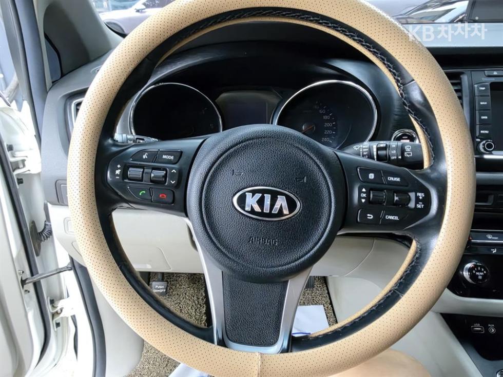 Kia Carnival — miniaturë 15