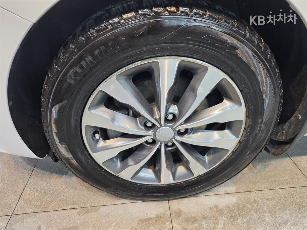 Kia Carnival — miniaturë 20