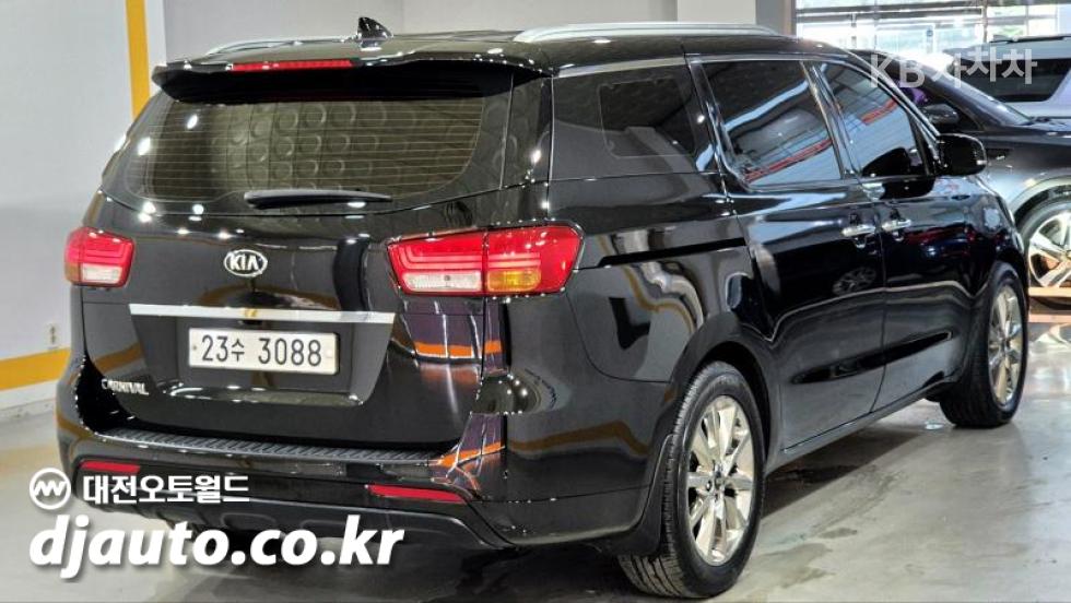 Kia Carnival — miniaturë 4