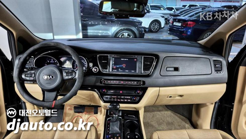 Kia Carnival — miniaturë 5