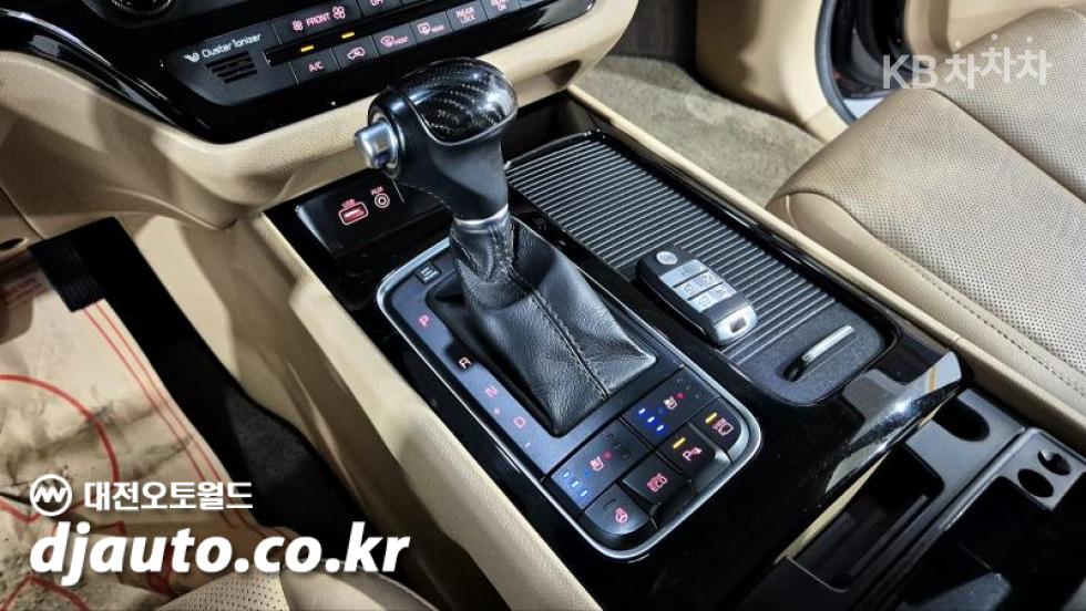 Kia Carnival — miniaturë 10