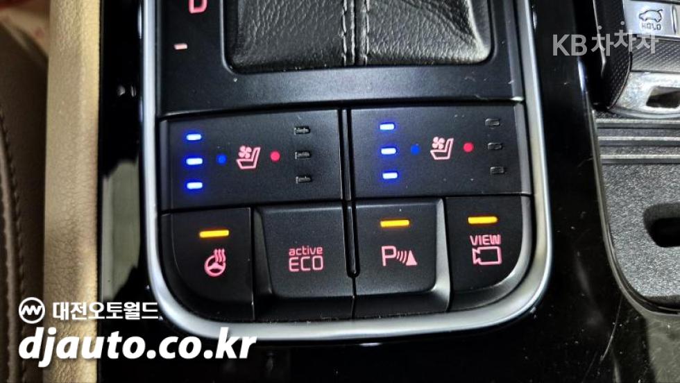 Kia Carnival — miniaturë 15