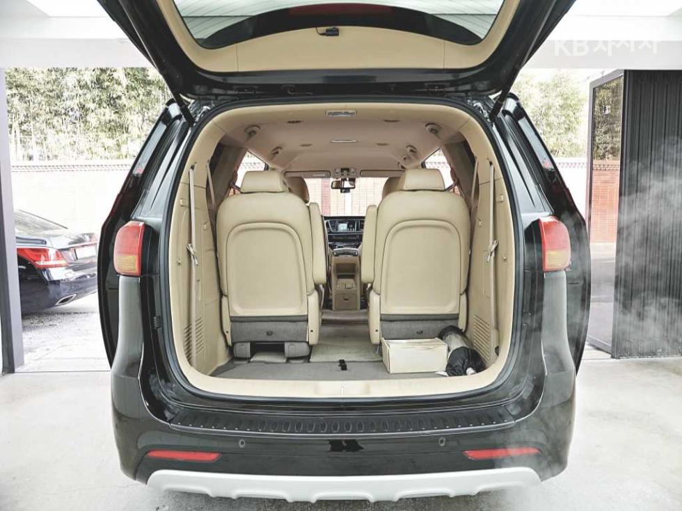 Kia Carnival — miniaturë 5