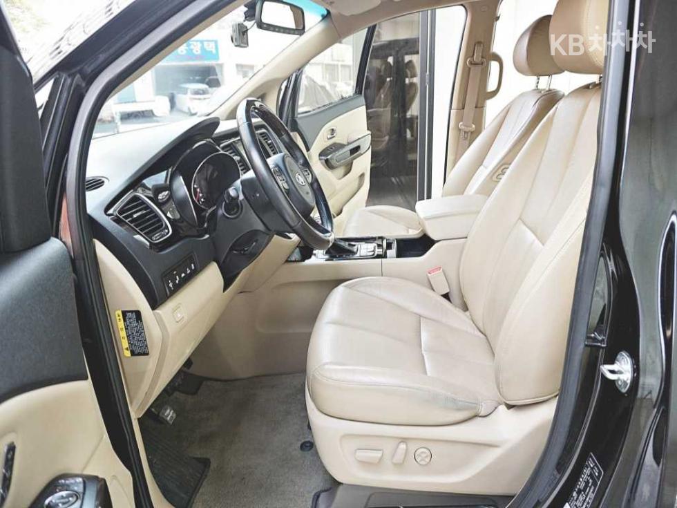 Kia Carnival — miniaturë 7