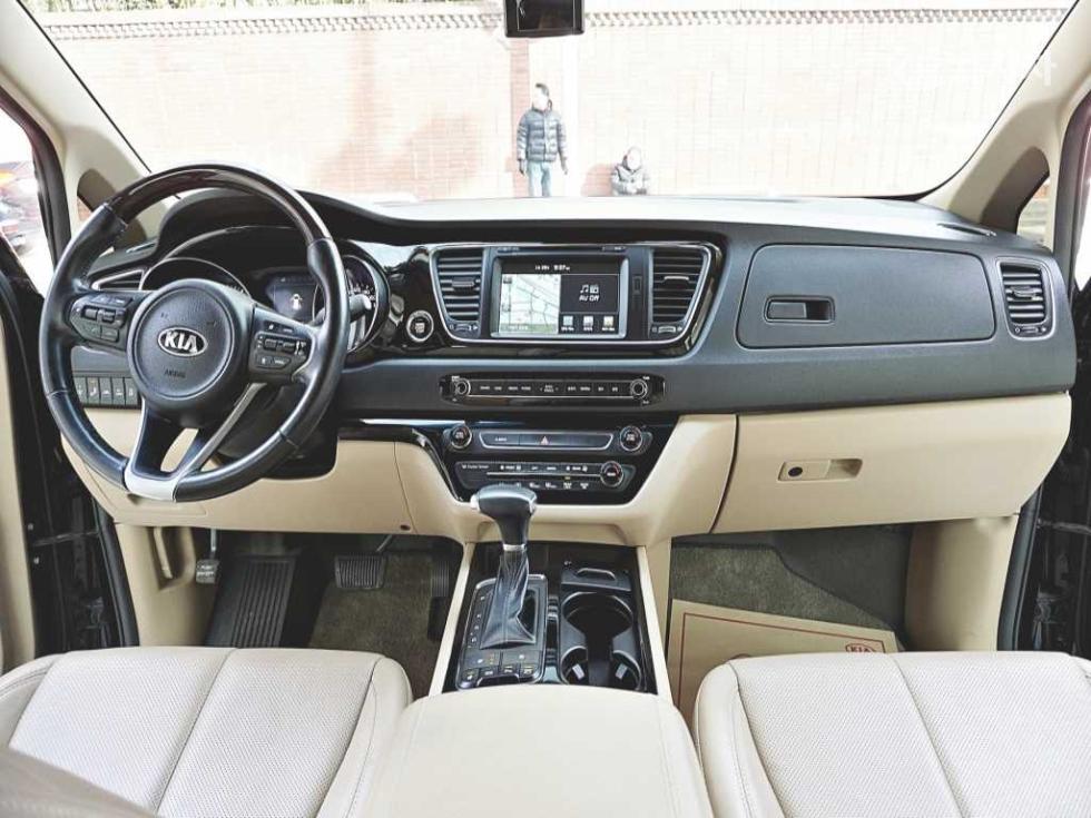 Kia Carnival — miniaturë 10