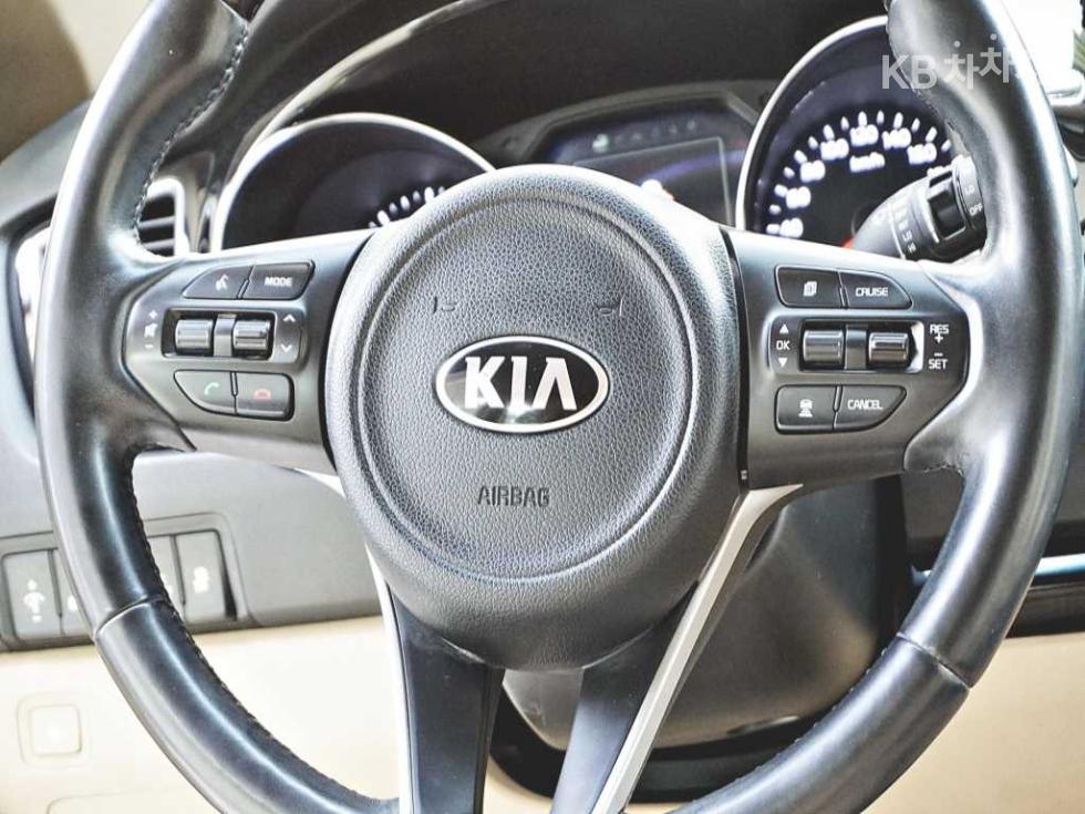 Kia Carnival — miniaturë 11