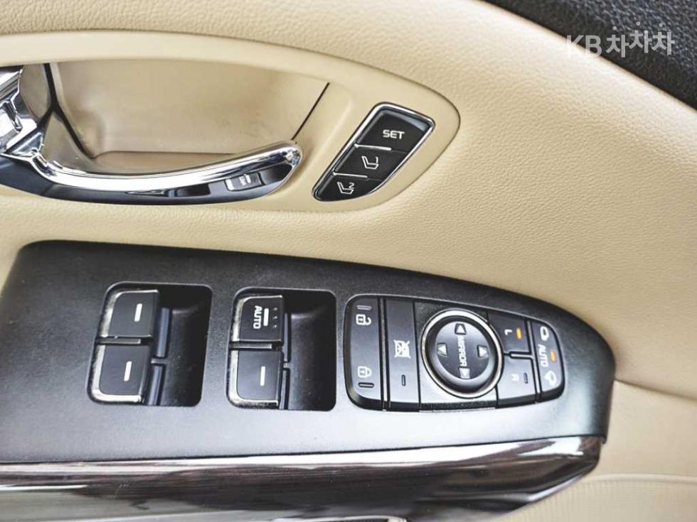 Kia Carnival — miniaturë 18