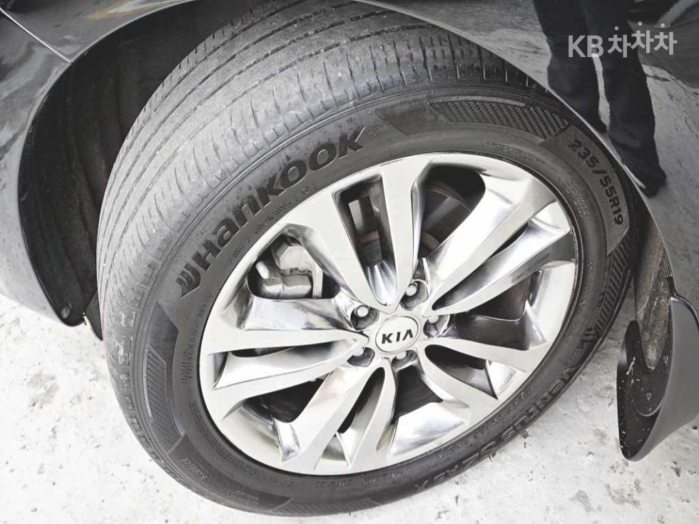Kia Carnival — miniaturë 19