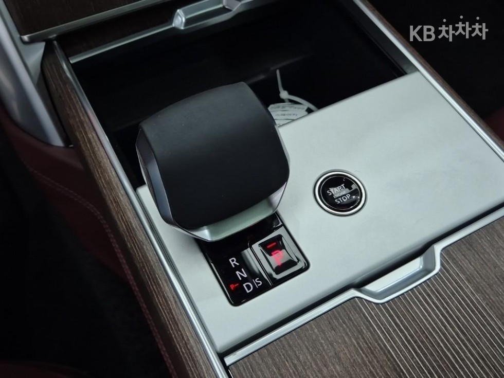 Land Rover Range Rover — miniaturë 8