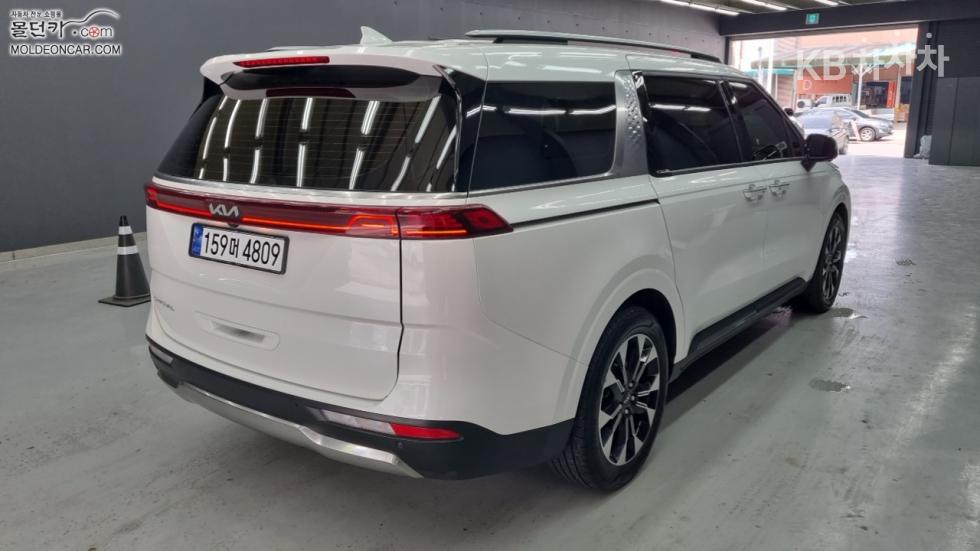 Kia Carnival — miniaturë 2