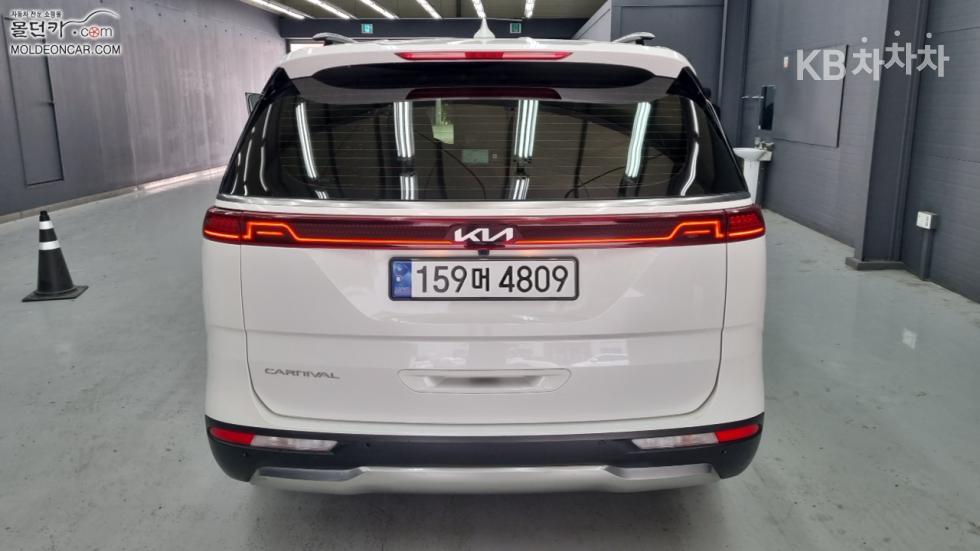 Kia Carnival — miniaturë 4