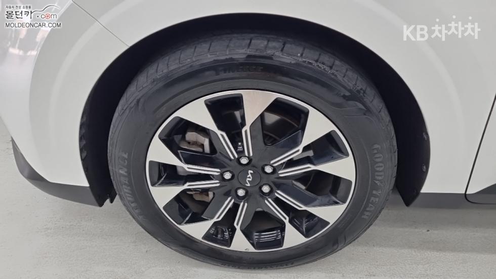 Kia Carnival — miniaturë 6