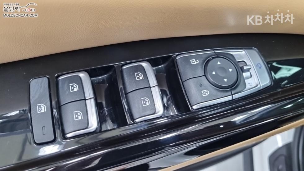 Kia Carnival — miniaturë 17