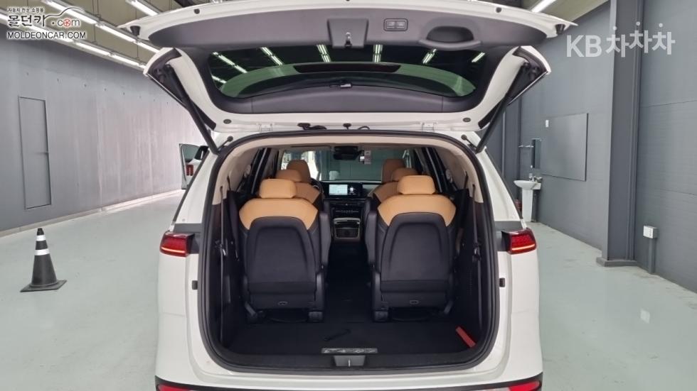 Kia Carnival — miniaturë 18