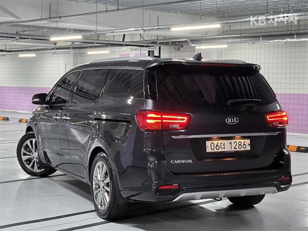 Kia Carnival — miniaturë 3