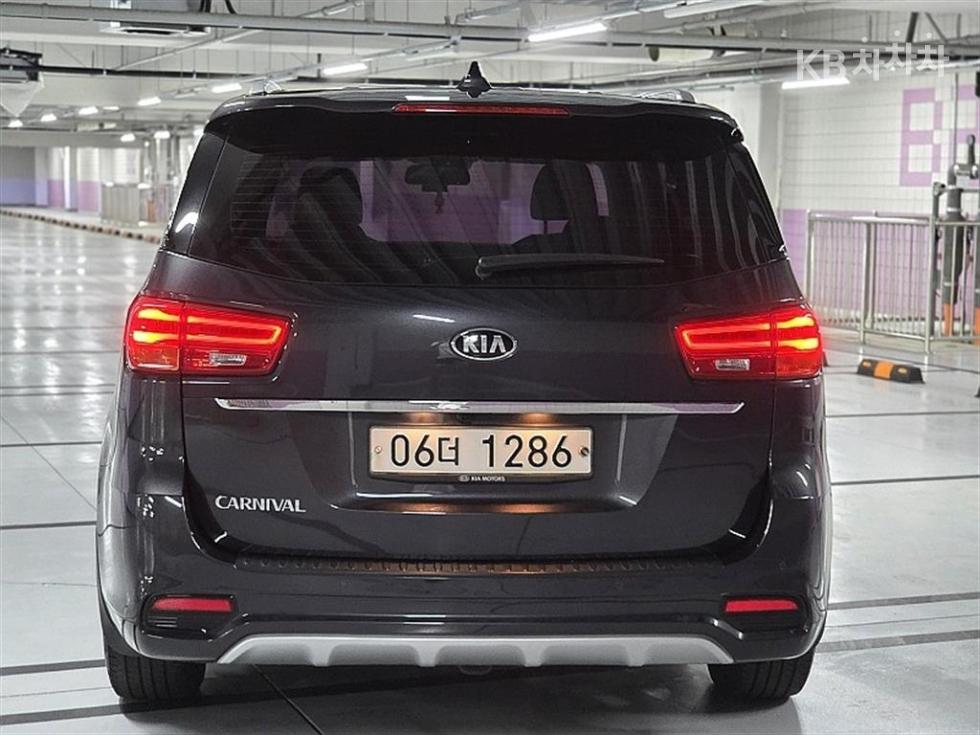 Kia Carnival — miniaturë 4