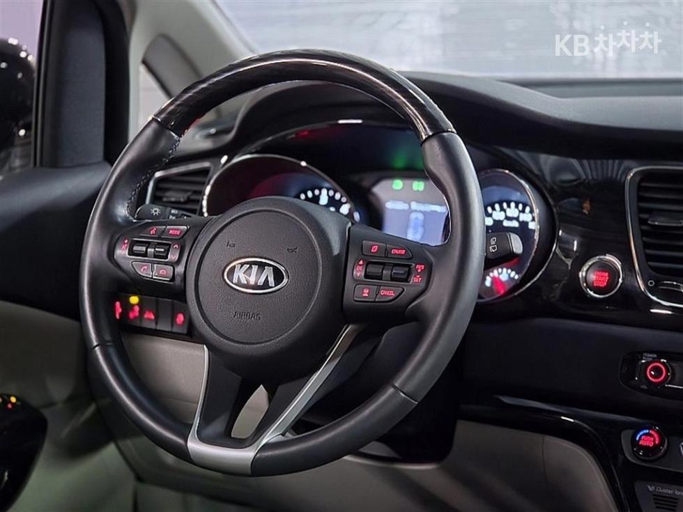 Kia Carnival — miniaturë 7