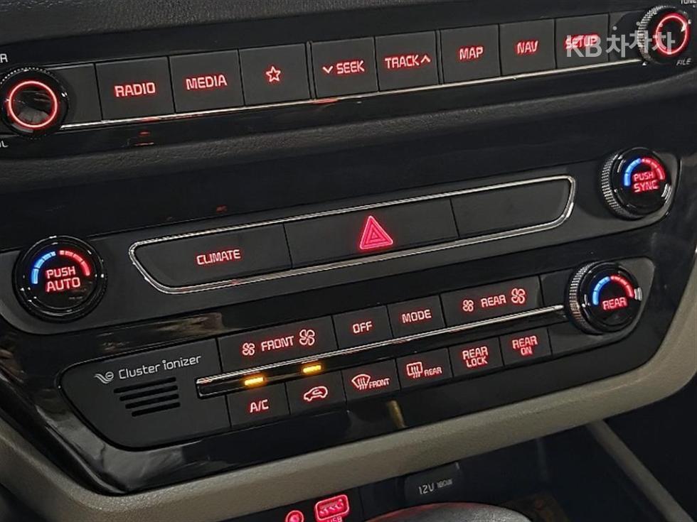 Kia Carnival — miniaturë 10